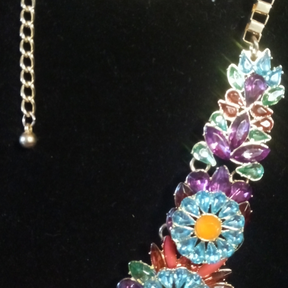 Charming Charlie statement collar bib necklace 18 to 22 inches long - Picture 6 of 11